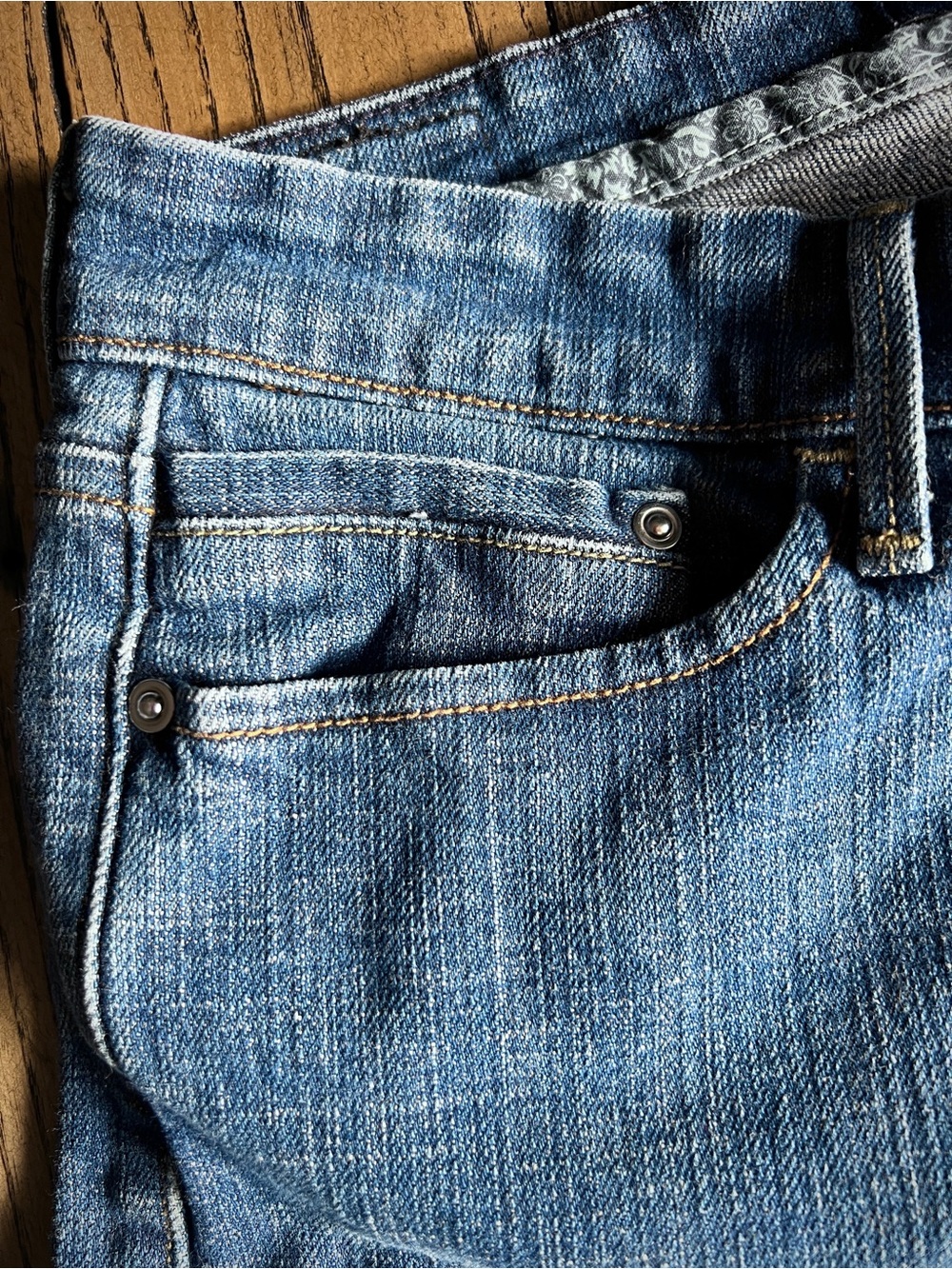 LEVI’s • 547 Platinum Flare Jeans 30” Waist Low Rise Y2K Medium Wash pocket flap - Picture 5 of 16